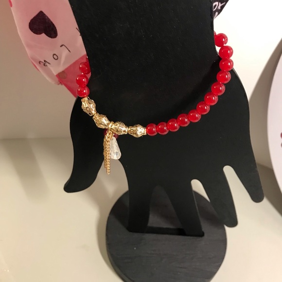 ❤️ 4 Pcs Red & Gold Beaded Bracelet Set NWT - Picture 4 of 5